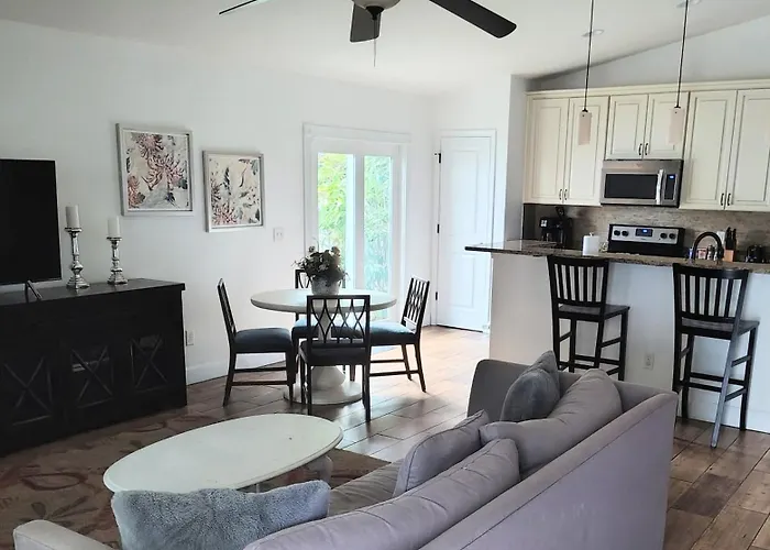 Modern, Upscale, And New Blue Bungalow In The Heart Of Downtown St Augustine